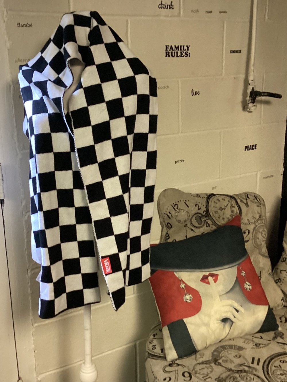 VANS ❣️CHECKERED OFF THE WALL SCARF. NEW